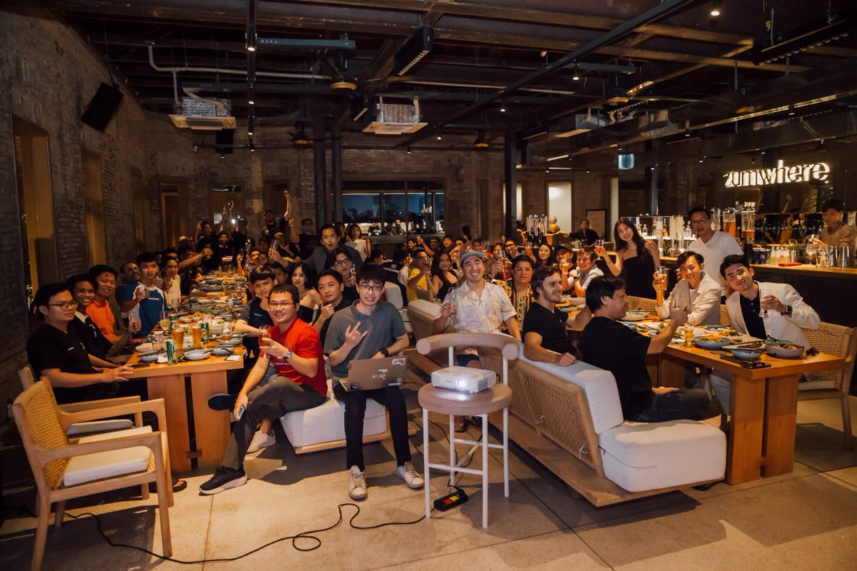 SuperteamVN's tweet photo. 4/ 🌟 Spotlight on Active Contributors
- 🚀 Cảm ơn rất nhiều các thành viên tích cực nhất của cộng đồng: @Trekn_xyz , @get_nimbus , Zang, Lavenes, Trường, Son Ha, Quang Lamas.

🎉 Những Khoảnh Khắc Đặc Biệt:
- 🌟 Một sự kiện lớn khi @trucy  từ @Backpack đến thăm.
- 🎁 Một bất ngờ khác khi @CanadianTuxSOL  airdrop một lượng lớn #memecoin cho những builder trẻ của chúng ta (tự hào khi là thành viên SuperteamVN đúng không mọi người 🤩).

🛍️ Quà Cho Mọi Người:
- 🎁 Không ai rời đi mà không mang theo quà.
Một số nhận được hộp quà Tết, một số được tặng memecoins, và một số thậm chí còn rời đi với AirPods Pro hoặc sạc. Nhưng trên hết, mọi người đều rời đi với thêm nhiều người bạn mới và tình thần để BUILDING!

#Solana #BuildWithSuperteamVN #SuperteamVN
@solana  @SuperteamDAO