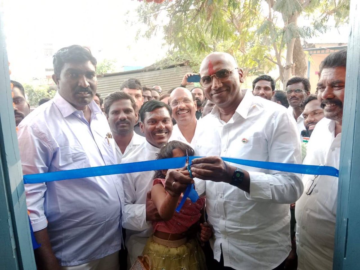 RSPraveenSwaero's tweet photo. నిజామాబాద్ జిల్లా సాలూర మండల కేంద్రంలో స్వేరోస్ ఇంటర్నేషనల్ ఆధ్వర్యంలో ఏర్పాటు చేసిన అంబేడ్కర్ విజ్ఞాన మందిరం (గ్రంథాలయం) ను ప్రారంభించాను. గ్రంథాలయాలు విజ్ఞాన భాండాగారాలు. పుస్తకం పఠనం ద్వారానే వ్యక్తులు విజ్ఞానవంతులవుతారు. అంబేద్కర్ గారు అవిశ్రాంత పుస్తక పఠనం చేసినందునే మనకు రాజ్యాంగంతో సహా ఎన్నో గొప్ప గ్రంధాలను అందించారు.

అంబేద్కర్ లేదా మరెవ్వరైనా మహనీయుల విగ్రహాలకన్నా వారి పేరుతో అదే ఖర్చుతో చక్కటి గ్రంథాలయాలను నిర్మిస్తే సమాజంలో మరెందరో ఆవిష్కర్తలు, జ్ఞానులు పుట్టుకొస్తారు. 

Inaugurated Ambedkar Vigyan Mandir (Public Library) established with the donations of villagers under the guidance of Swaeroes Network in Salura of Nizamabad District of Telangana. Truly impressed with the collection of books in such an interior and border village! Hope every village goes Salura way.

#Aksharam #Aarogyam #Arthikam 

#Swaeroes
#Ambedkar