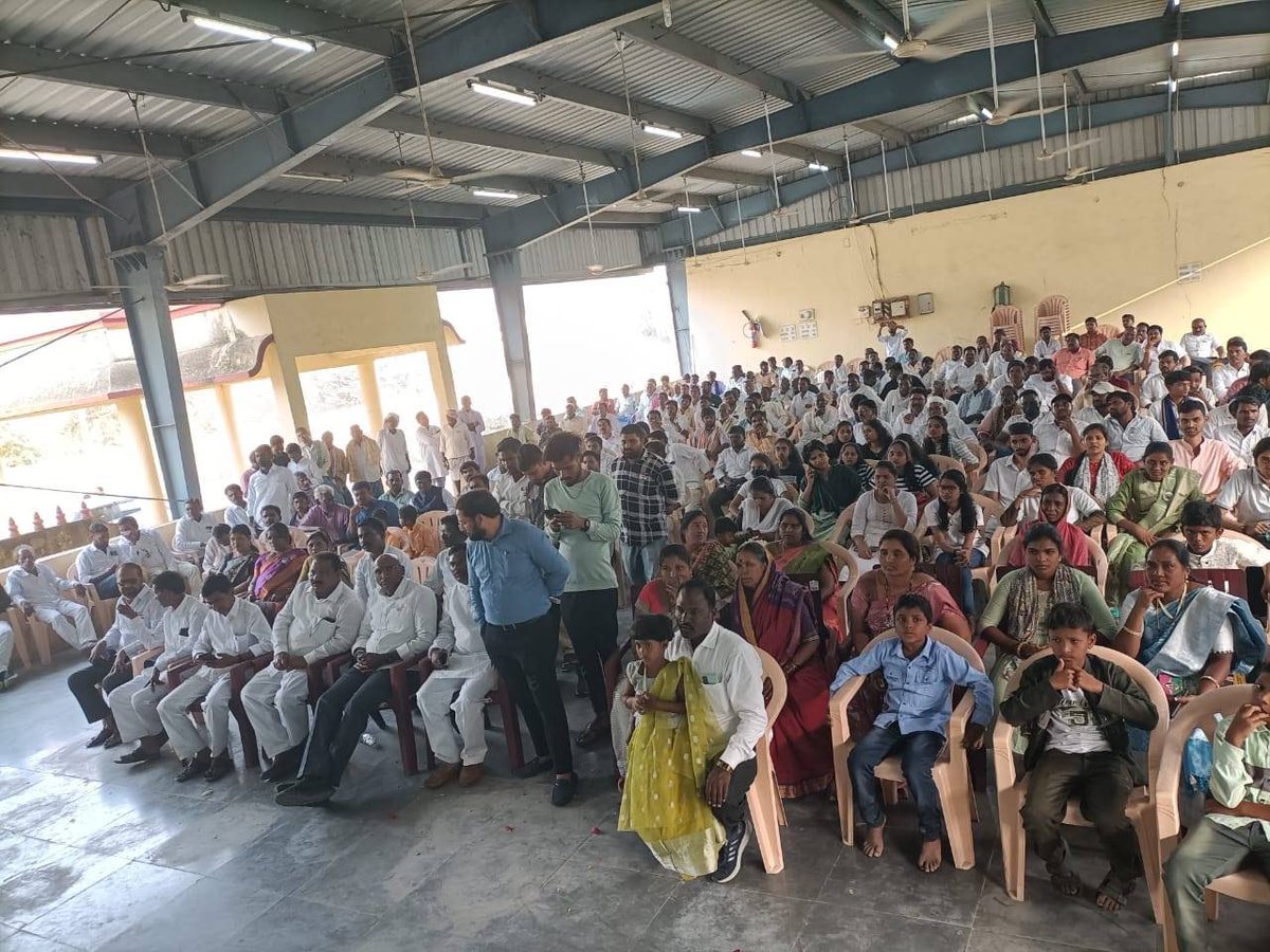RSPraveenSwaero's tweet photo. నిజామాబాద్ జిల్లా సాలూర మండల కేంద్రంలో స్వేరోస్ ఇంటర్నేషనల్ ఆధ్వర్యంలో ఏర్పాటు చేసిన అంబేడ్కర్ విజ్ఞాన మందిరం (గ్రంథాలయం) ను ప్రారంభించాను. గ్రంథాలయాలు విజ్ఞాన భాండాగారాలు. పుస్తకం పఠనం ద్వారానే వ్యక్తులు విజ్ఞానవంతులవుతారు. అంబేద్కర్ గారు అవిశ్రాంత పుస్తక పఠనం చేసినందునే మనకు రాజ్యాంగంతో సహా ఎన్నో గొప్ప గ్రంధాలను అందించారు.

అంబేద్కర్ లేదా మరెవ్వరైనా మహనీయుల విగ్రహాలకన్నా వారి పేరుతో అదే ఖర్చుతో చక్కటి గ్రంథాలయాలను నిర్మిస్తే సమాజంలో మరెందరో ఆవిష్కర్తలు, జ్ఞానులు పుట్టుకొస్తారు. 

Inaugurated Ambedkar Vigyan Mandir (Public Library) established with the donations of villagers under the guidance of Swaeroes Network in Salura of Nizamabad District of Telangana. Truly impressed with the collection of books in such an interior and border village! Hope every village goes Salura way.

#Aksharam #Aarogyam #Arthikam 

#Swaeroes
#Ambedkar