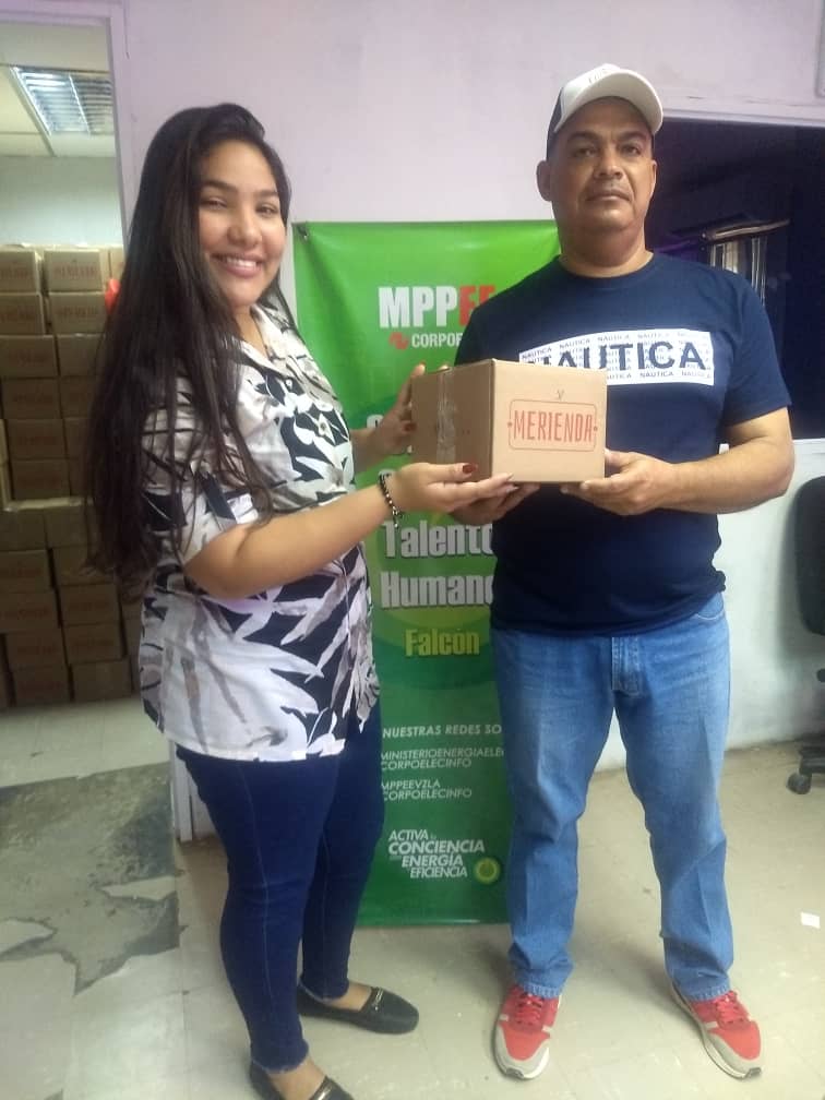 CorpoelecInfo's tweet image. ⚡️ 𝔽𝕒𝕝𝕔𝕠́𝕟

Más de 500 hijos e hijas de la fuerza trabajadora pertenecientes a #Corpoelec reciben Kits de Meriendas, gracias a las políticas públicas del ministerio del Poder Popular para la Energía Eléctrica a través de #Asoelec. 

#VenezuelaIndetenible