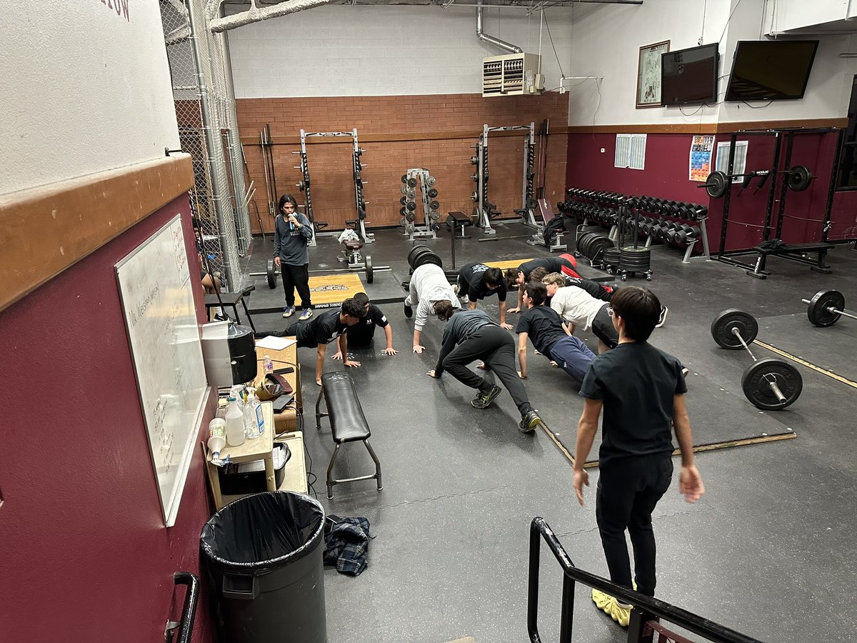 WinslowBaseball's tweet photo. Flex Friday!! Had 12 guys attend today! Today we grew, today we got better, today is our day to create something bigger than ourselves! https://t.co/saMQBFuVqs