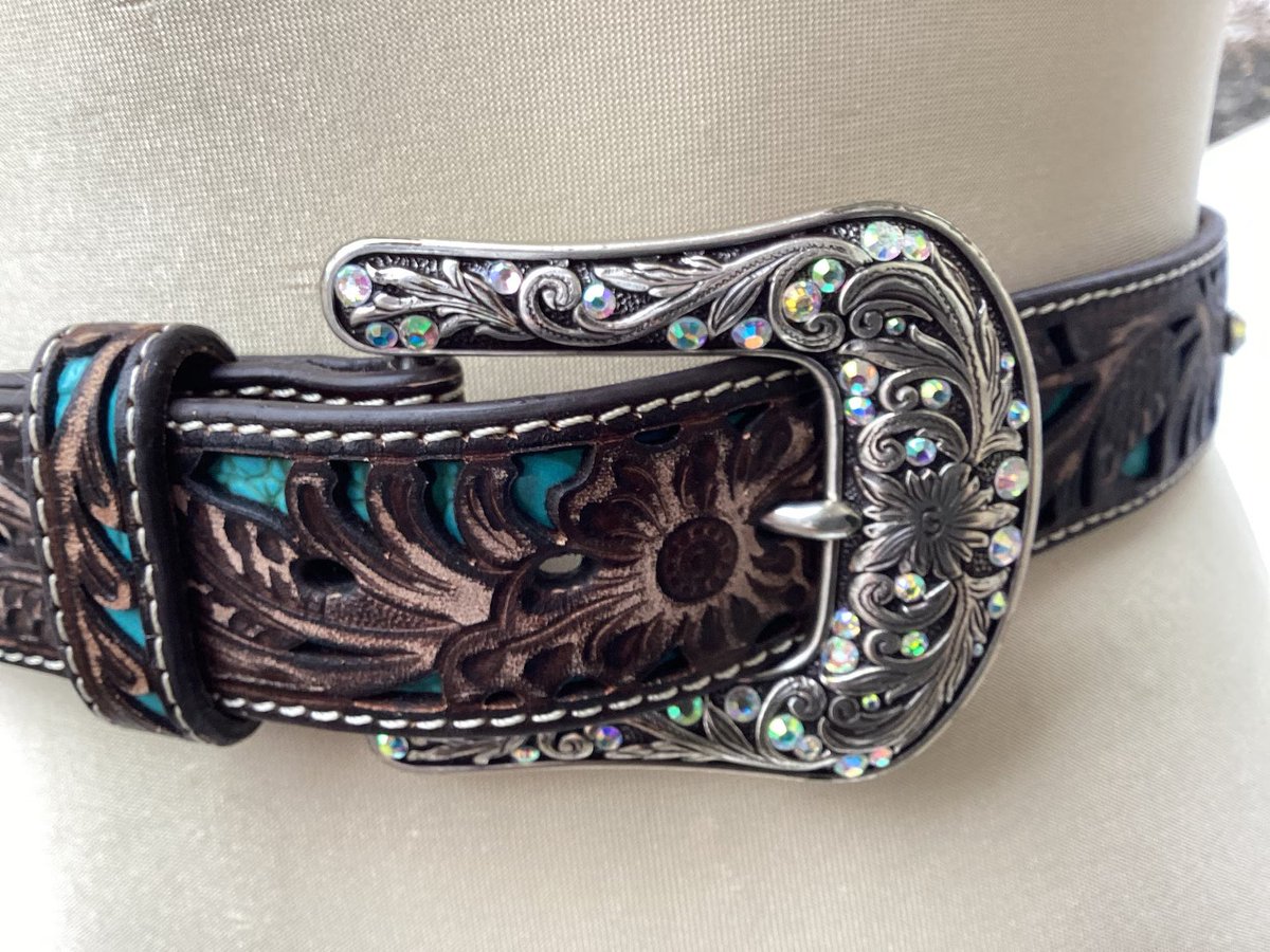 GothicGlass's tweet image. CA$140.00
 #Ariat #designerbelts #jewelledbelt #southwesternstyle #auroraborealis #rhinestonebelt #turquoise Crow Vanity Jewelry Etsy #etsyaccessories #etsybelts #vintagefashion #retrofashion #fashiontrends #vintagebelts etsy.com/ca/listing/164…