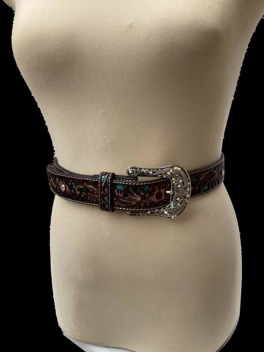 GothicGlass's tweet image. CA$140.00
 #Ariat #designerbelts #jewelledbelt #southwesternstyle #auroraborealis #rhinestonebelt #turquoise Crow Vanity Jewelry Etsy #etsyaccessories #etsybelts #vintagefashion #retrofashion #fashiontrends #vintagebelts etsy.com/ca/listing/164…