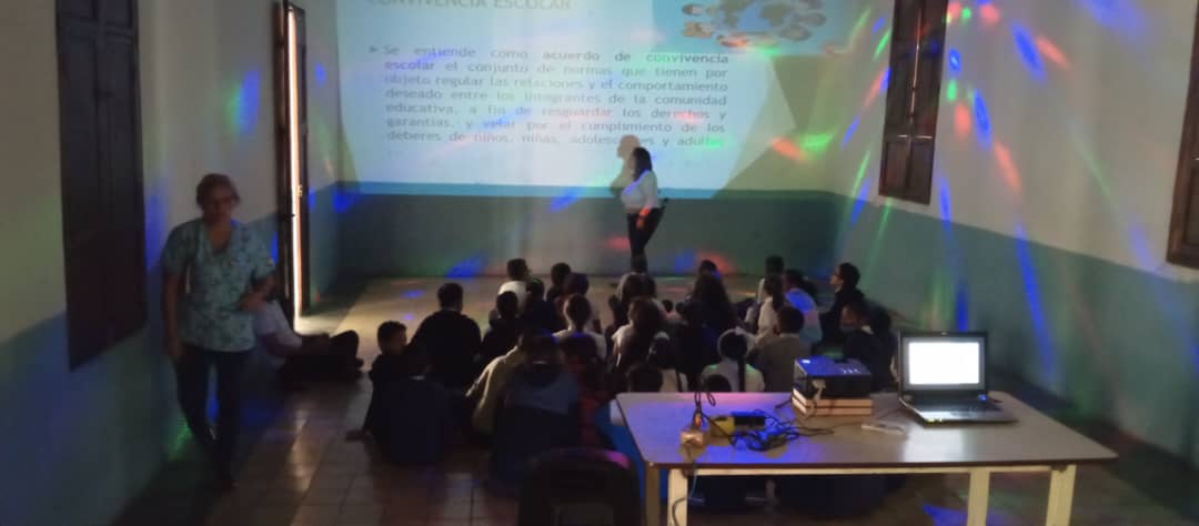 infcomunicacion's tweet photo. Ayer #25Ene Facilitadores de Infocentro Dtto Capital abordaron el colegio 19 de abril de la Parroquia San Juan Capuchino, dictaron taller de ciberbullying a 56 estudiantes de 4to grado.

#CienciaParaLaVida 
#HaciaEl2030conlas7T
@LaRosaInfoVE 
@Gabrielasjr https://t.co/k9toWQhxst