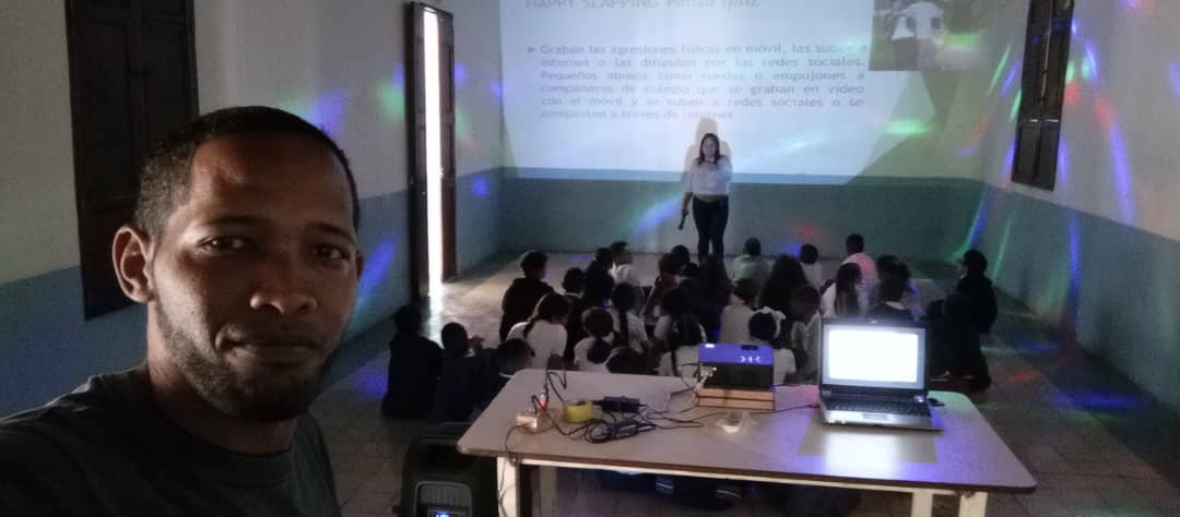 infcomunicacion's tweet photo. Ayer #25Ene Facilitadores de Infocentro Dtto Capital abordaron el colegio 19 de abril de la Parroquia San Juan Capuchino, dictaron taller de ciberbullying a 56 estudiantes de 4to grado.

#CienciaParaLaVida 
#HaciaEl2030conlas7T
@LaRosaInfoVE 
@Gabrielasjr https://t.co/k9toWQhxst
