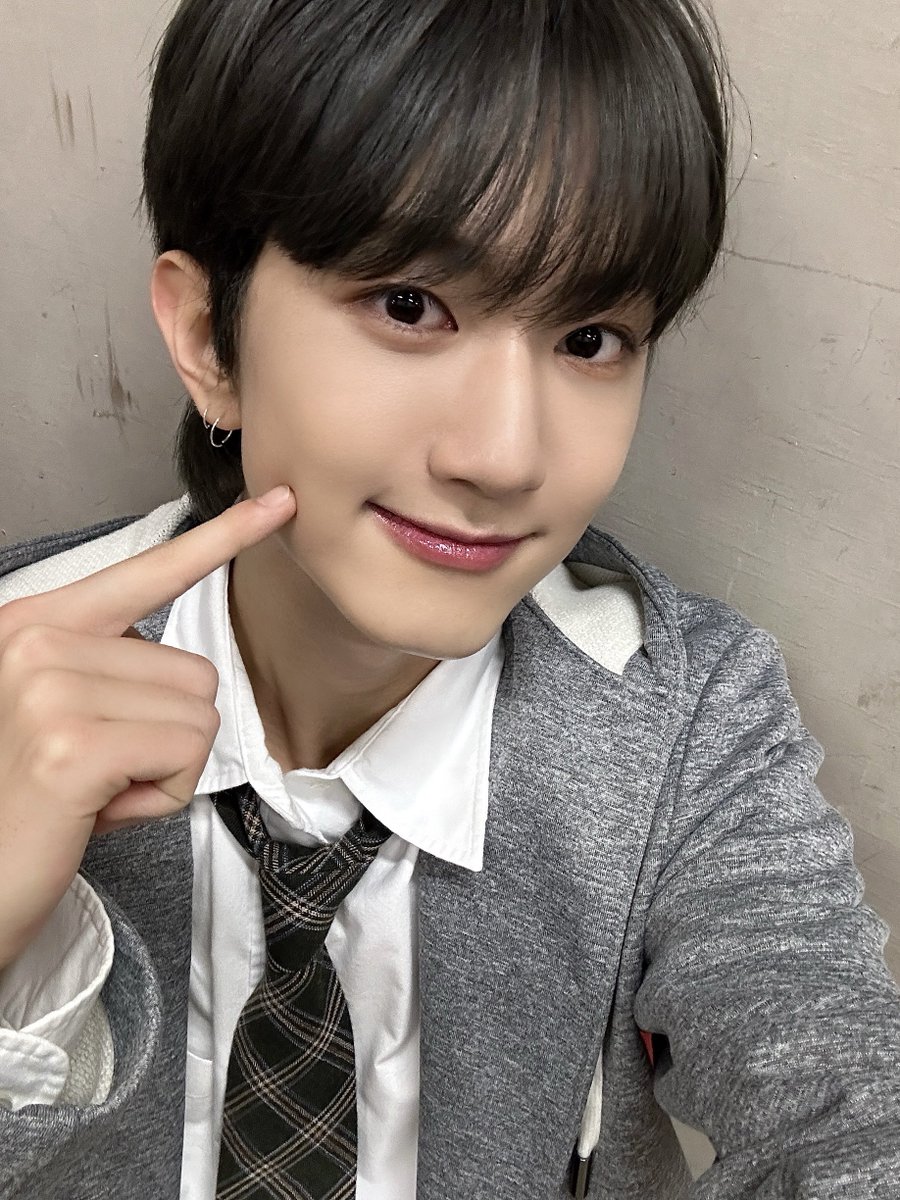 YOUNITE_twt's tweet photo. 첫날 유니즈 덕분에 재밌게 보냈어요!😉🤍
다들 잘 자고 내일 만나요☺

#경문 #KYUNGMUN https://t.co/RfedpDWkGl