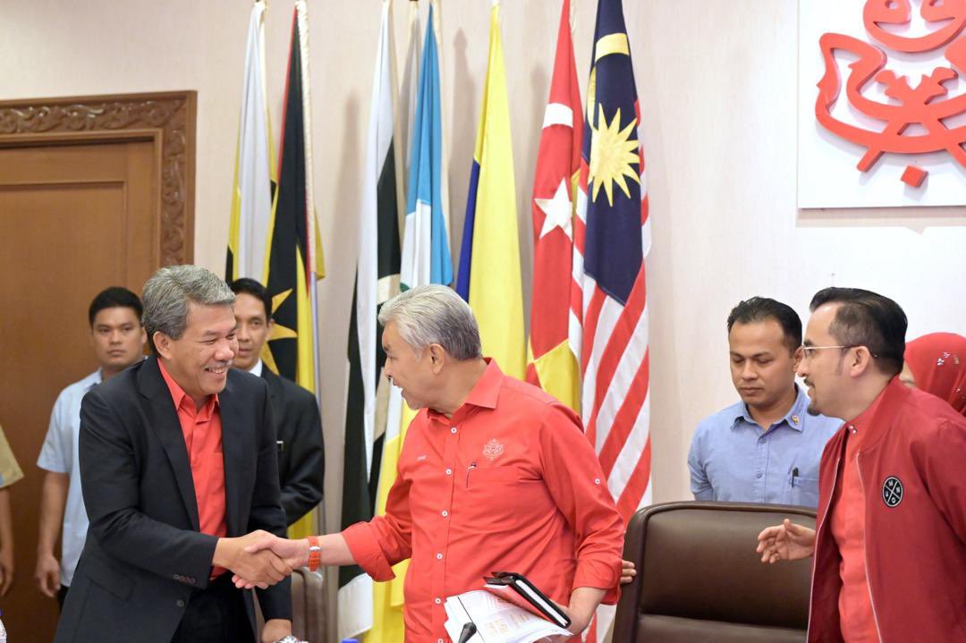 tokmatn9's tweet image. Malam ini menghadiri mesyuarat Bulanan Majlis Kerja Tertinggi UMNO di PWTC..

#UMNO 
#BersatuBersetiaBerkhidmat