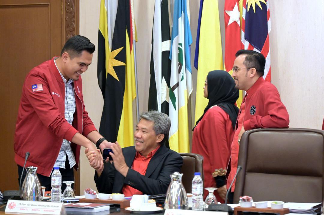 tokmatn9's tweet image. Malam ini menghadiri mesyuarat Bulanan Majlis Kerja Tertinggi UMNO di PWTC..

#UMNO 
#BersatuBersetiaBerkhidmat