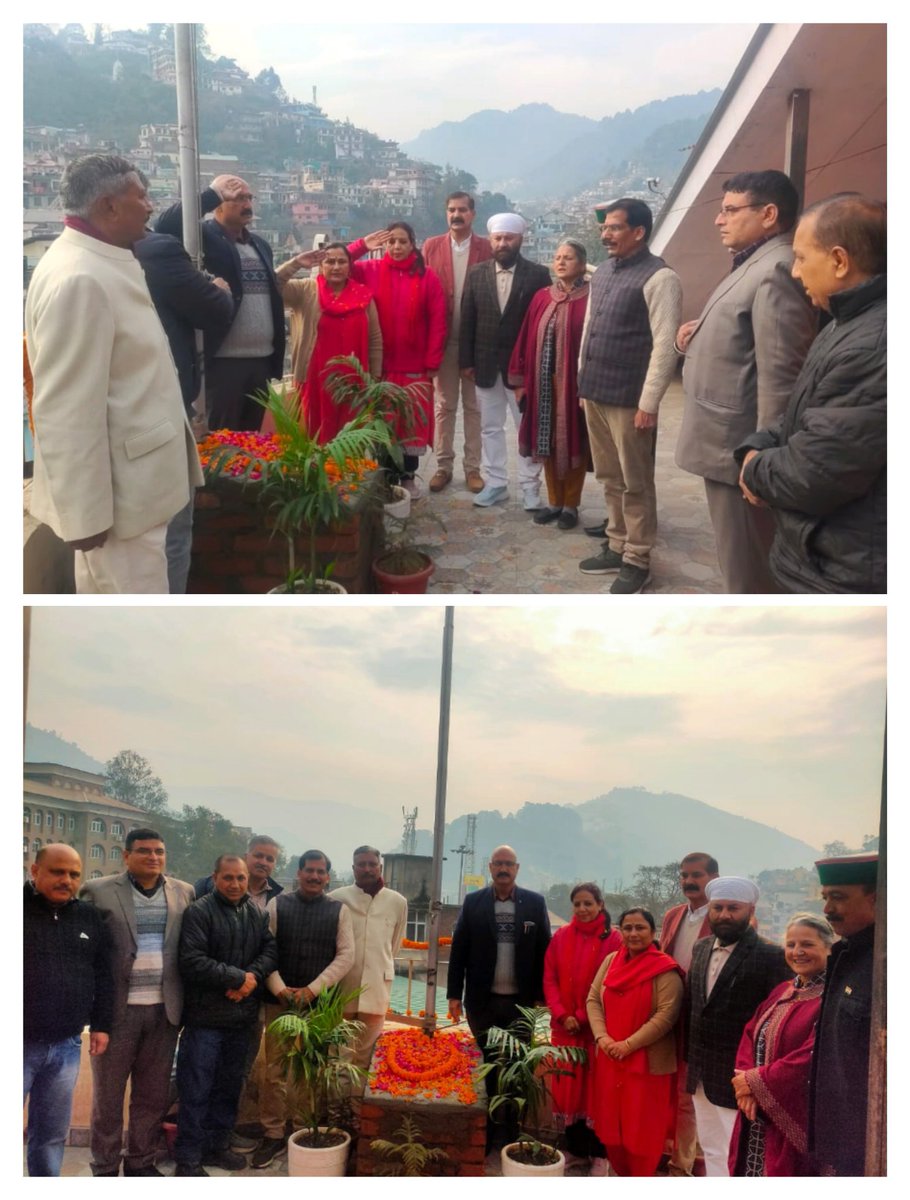 McorpMandi's tweet photo. नगर निगम  कार्यालय में गणतंत्र दिवस पर ध्वजारोहण करते हुए माननीय महापौर, उपमहापौर पार्षद गण एवम नगर निगम के अधिकारी व कर्मचारी l https://t.co/408opYFbjd