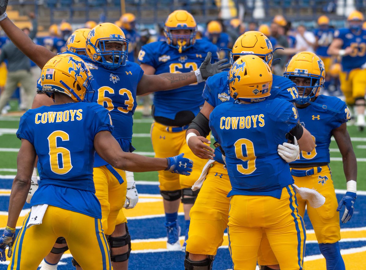 ErvSmith_61's tweet image. After a great conversation with @CoachTonyPec , I am blessed to receive an offer from @McNeeseFB!! #BE64 #OLine #WeDAT @CoachGGoff @CoachFuller_CHS @coachshelton52 @CurDogFootball @rtskingdomtrain