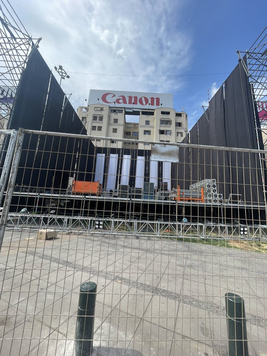 LeCachupin's tweet photo. Que habrá hoy en plaza Italia? https://t.co/MU8OVhFLPQ