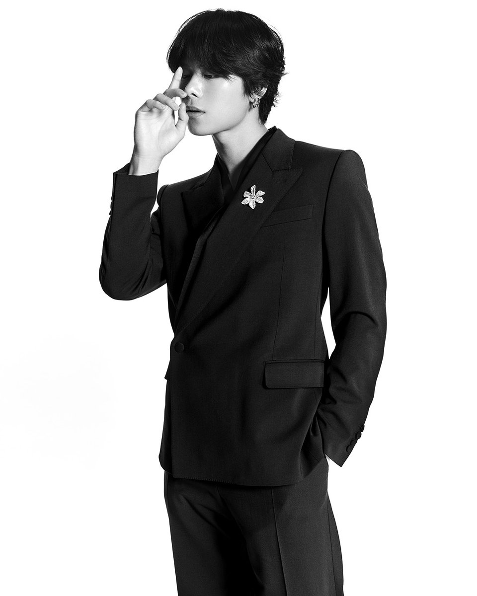 SLEEK 

DPR Ian, Leon Dame, Franco Masini and Glenn Yong shot by Luigi&amp;Iango for #DolceGabbana.

Discover more at bit.ly/DGCelebs_Luigi…