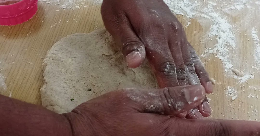 Lunch sorted! Spiced butternut squash soup &amp; cheese &amp; rosemary scones made with our parent/carer group <a href="/HannahMorePri/">Hannah More Primary</a> this morning. Picking the rosemary in the school garden was a great excuse to get out in the sunshine. Thanks @FriendsHannahM for making this happen
