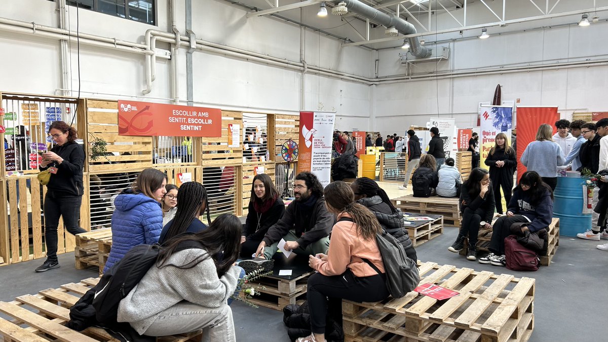 OsonaJove's tweet photo. Més de 3.000 persones assisteixen a la desena edició de Càpsula. #osonajove #capsula2024 https://t.co/Obw5CqFLms
