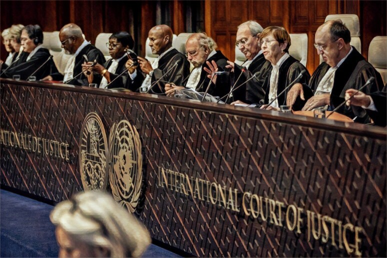 wanphox's tweet photo. 🟧 VERDETTO AIA, SUDAFRICA-ISRAELE:  «La giudice Donoghue ha dichiarato che alcuni atti sembrano rientrare nella Convenzione sul Gen0c1di0, respingendo la richiesta di Isr4ele di archiviare il caso e ordinando di prevenire atti di gen0c1di0 sulla popolazione di #Gaza» https://t.co/2zuBKVYBBN