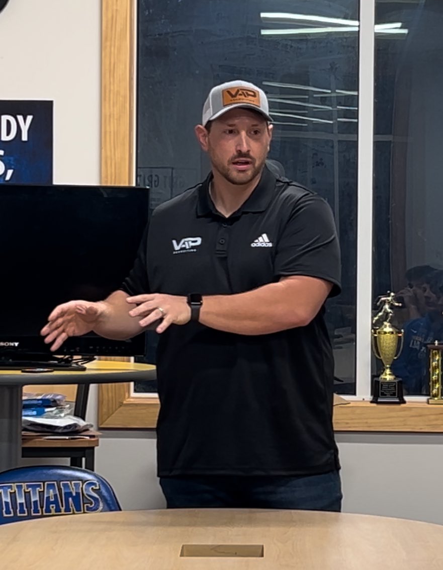 BrianVolz's tweet photo. Thank you @LOA_Football  and @COACHSTEW_ for allowing me to come and talk about the recruiting process and how you as an athlete can maximize your opportunities within it! https://t.co/LrvMIf2PnJ