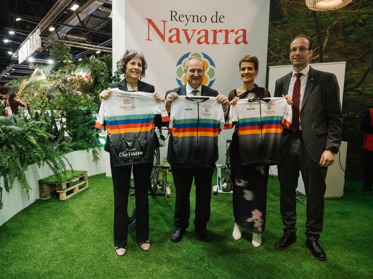 jordihereub's tweet photo. #Navarra siempre tiene mucho que ofrecer. Sus contrastes, historia, paisajes, gastronomía y arte, configuran una oferta turística de primer nivel.
Un placer compartir charla con la presidenta @mavichina y conocer de su mano un poco más de esta tierra maravillosa. #FITUR2024 https://t.co/213jtKGQyU
