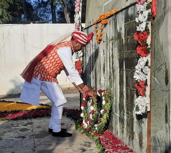 MukeshTandonBJP's tweet photo. 75वें गणतंत्र दिवस के पावन अवसर पर शहीद ज्योति स्तम्भ पर शहीदों को श्रद्धांजलि अर्पित  कर नमन किया, इस अवसर पर मध्यप्रदेश शासन के मंत्री श्री विश्वास सारंग जी, भारतीय जनता पार्टी के जिला अध्यक्ष श्री डॉ राकेश सिंह जादौन एवं अन्य जनप्रतिनिधि एवं भारतीय जनता पार्टी के वरिष्ठ नेता गण उपस्थित थे
#GantantraDiwas