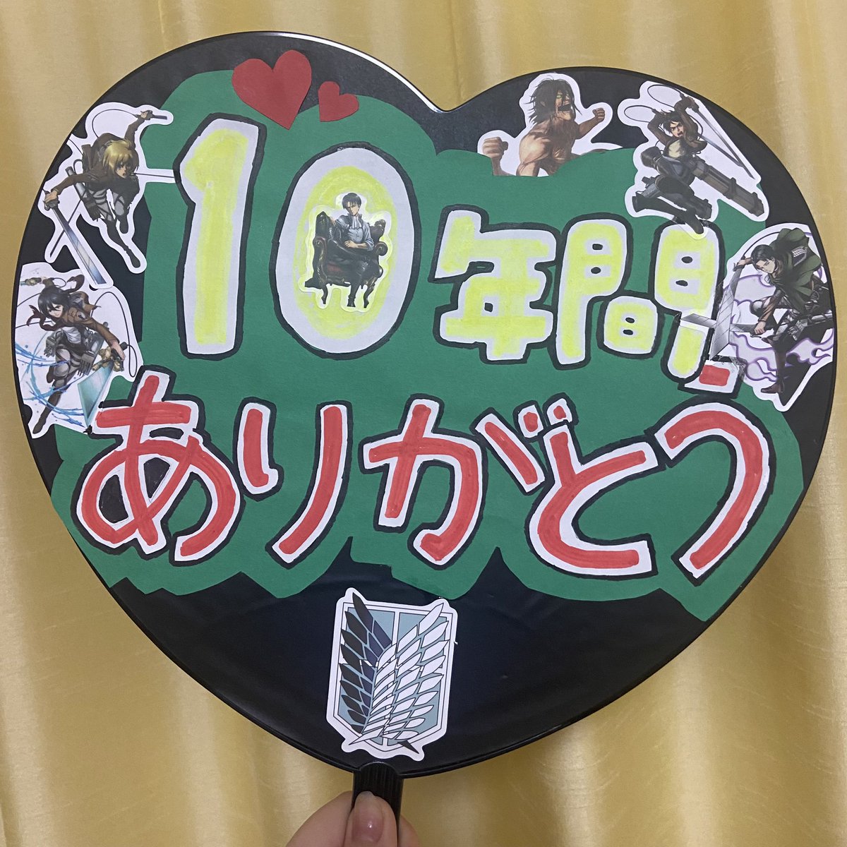 itsjustmiffy's tweet photo. ジャニオタの友達監修で人生初のうちわ完成(?)🥹‼️
上手くないけど想いは込めた🥹‼️
#進撃フェス　#ATTACKFES #AttackOnTitan https://t.co/sbFreOeWfs
