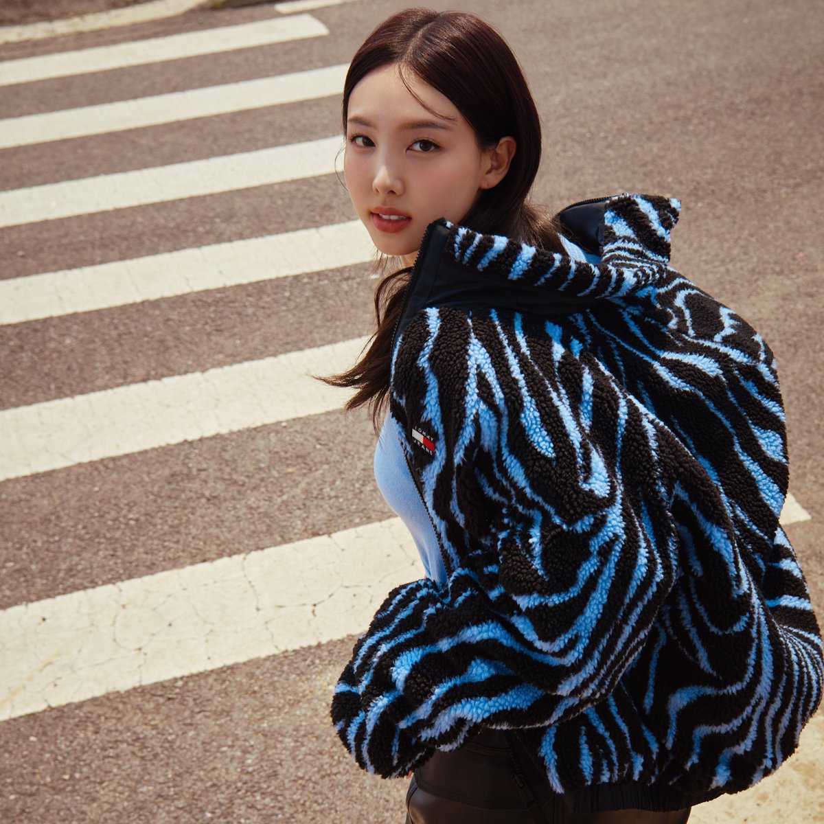 TommyHilfiger's tweet image. #Nayeon putting the zebra on the crossing. #TommyJeans