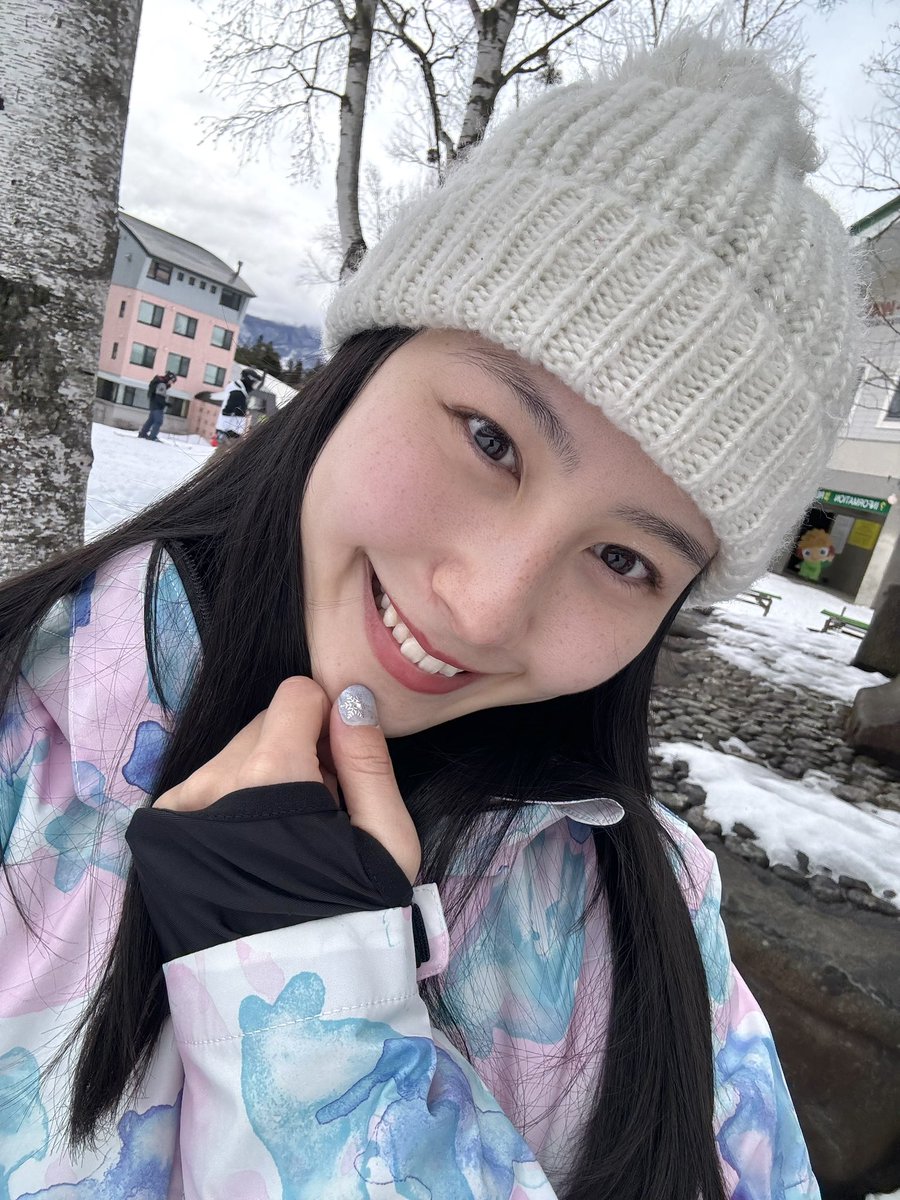 risapyon0611's tweet photo. TwitterがXになって初めて開いたし、最後のつぶやきほぼ１年前だったの驚き🤣😳

最近みんなは何してるー？

私はトリマー🐶✂︎として毎日大奮闘中！だよ💪

この前のお休みにスノボ🏂したよ🤍🤍🤍
楽しかった！🫶❄️ https://t.co/r3z2QvVrMT