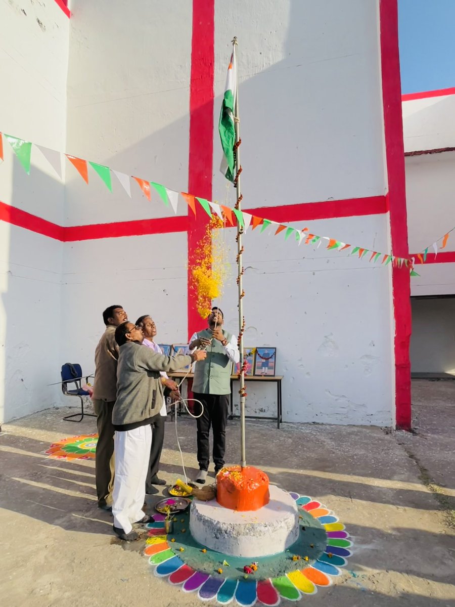 RaviCGINC's tweet photo. आज पूरा भारत देश गणतंत्र दिवस की रंग में रंगा हुआ है
इस गणतंत्र उत्सव में मुझे भी शामिल होने का सुअवसर प्राप्त हुआ !

#happyrepublicday2024 https://t.co/Vjf0k2S4Rx
