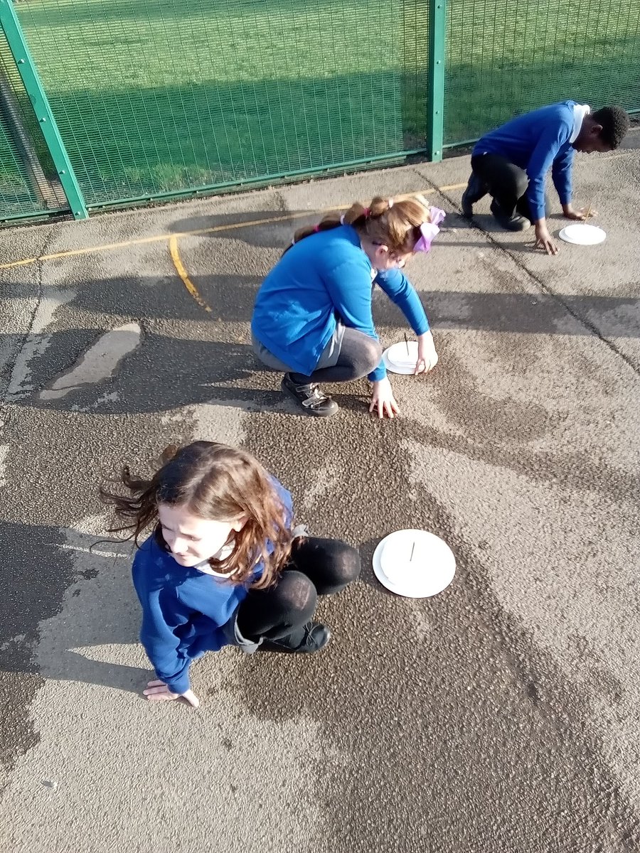 DeltaMerseyY6's tweet photo. Testing our sundials. We have had mixed results! #MPAscience @DeltaMersey https://t.co/mXd133wqV4