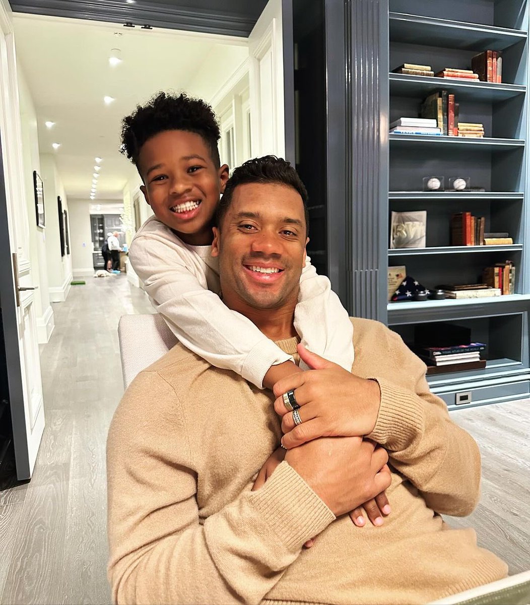 DangeRussWilson's tweet photo. Forever. https://t.co/hsr6EKewXz