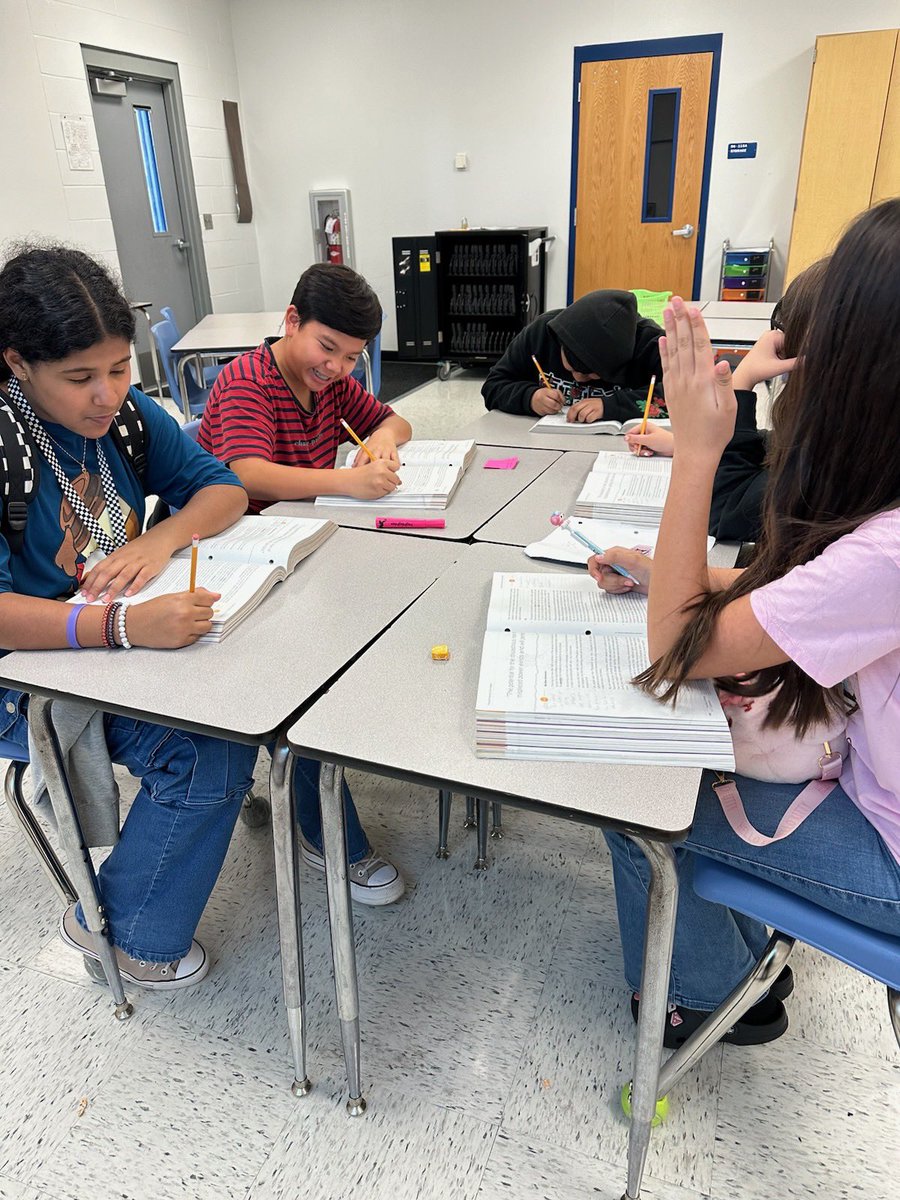 6th grade working with reading teacher, Ms. Baker on Literacy week! <a href="/PascoLiteracy/">Pasco Literacy</a> #pascocelebratesliteracyweek24