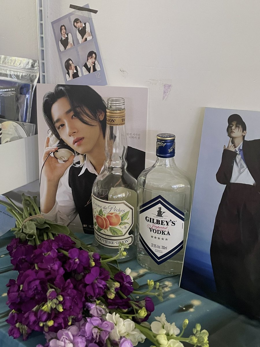 b1u2print's tweet photo. 카페 먼로
무채색과 보라색의 조합이 이렇게 예쁠 수 있다는 걸 알게 해준 카페 차분했던 분위기가 딱 창균이 같았음 영상회 못 봐서 아쉬웠지만 여러 소품들 보는 재미로 만족했음
#똑똑_비오는날엔_안녕사랑해 https://t.co/jFqq7aZIEs