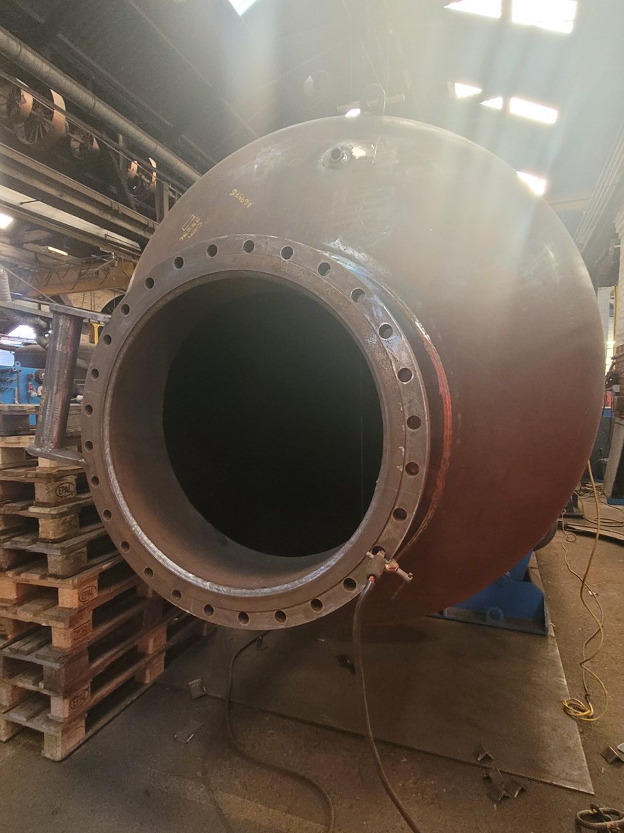 pressurevessel's tweet photo. Happy Friday! its so nice to see when a vessel progresses through our factory... the 1st photo is the one from last week with the end now on and a huge 900NB manway on the end! 🤩 with an added nicely painted blue vessel as well as others this week! 👍
#water #airreceiver #manway https://t.co/SNdMsGTyaS