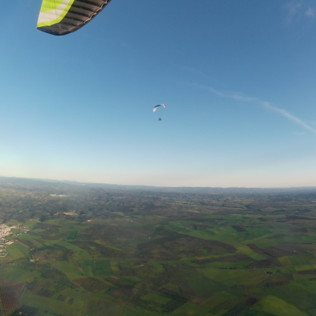 airsports_fai's tweet image. 👏 Congratulations to Portuguese pilots Eduardo Lagoa and Carla Alves 🇵🇹  who have recently set a new World Record in #Paramotors by flying a Distance in a closed circuit without landing of 469,32 km in Safara, Portugal. 
Record file: fai.org/record/19920
#avgeek #aviation