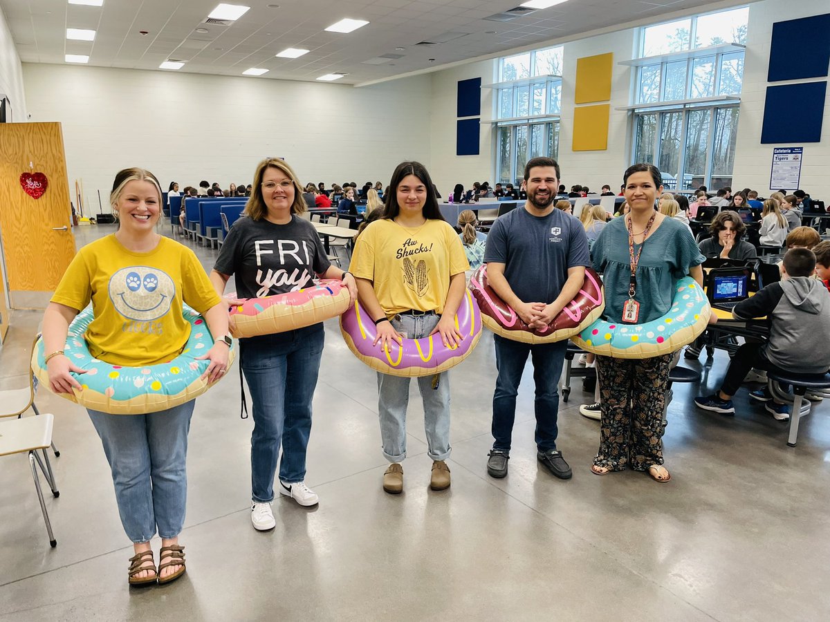 BarrierLogan's tweet photo. Our @mpms_tigers staff planned monthly spirit days and today’s theme is “stay afloat” 😂🐯 https://t.co/O7cC1Qdgeo