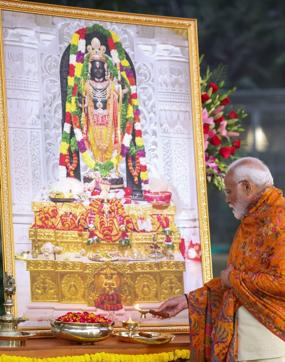 Love4SSR6's tweet photo. @ShivamSanghi12 Jay Jay Garavi Gujarat 🇮🇳🙏
Gujarat pura #RamMay @narendramodi #ModiMay Ho chuka he Sadiyo se 🇮🇳🙏
#RamLalla Ko laye he Vo hi Rahege Humare Ram Rajya k Pradhan Sevak 🇮🇳🙏 https://t.co/hqhojCG8Yi