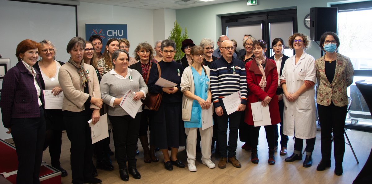 CHU_de_Poitiers's tweet image. 📅 Hier, le 25/01, c'est sur le site de #Montmorillon qu'Anne Costa, DG du CHU, a présidé la cérémonie des #vœux du CHU.
🎖️ 17 agents du site de Montmorillon ayant acquis 20, 30 ou 35 ans d'ancienneté au sein du service public ont reçu la médaille d'honneur du travail.