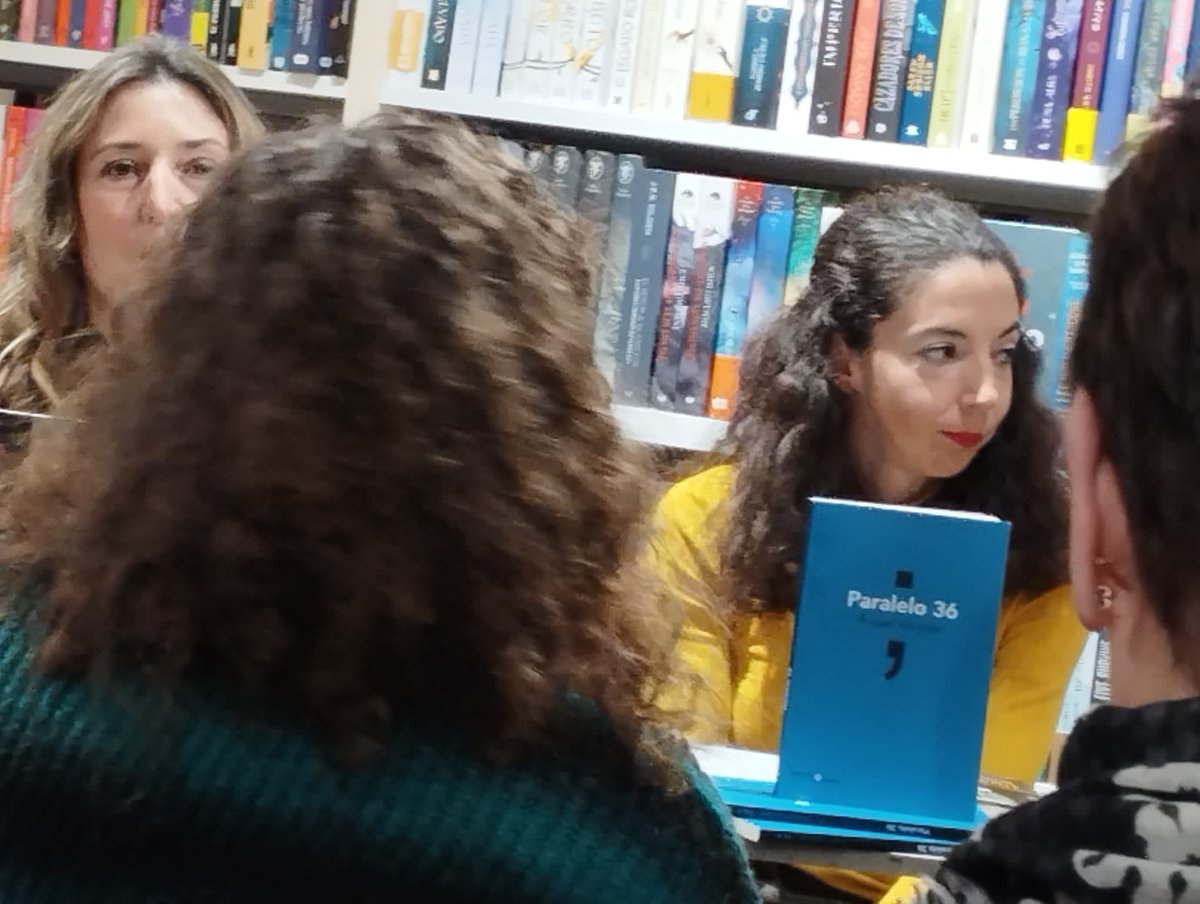 raquelvqz's tweet photo. Qué buena tarde ayer en Sada, con mi Paralelo 36 (@Talenturalibros) y Una madre de @DianaAradas (@paseoeditorial). ¡Gracias a la librería Nobel y al público por la acogida! https://t.co/P2ipu5kuAv