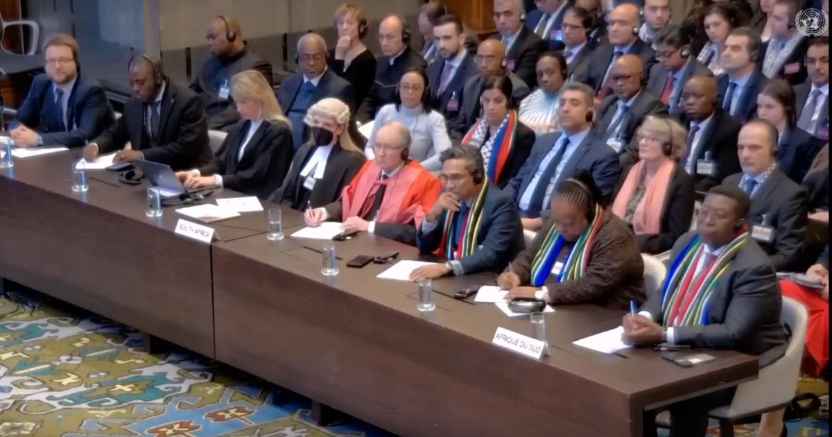 #icjproclamatiom
It was going South Africa's way. Which is presumably what ambassador Vusi Madonsela is writing in his hand here XD