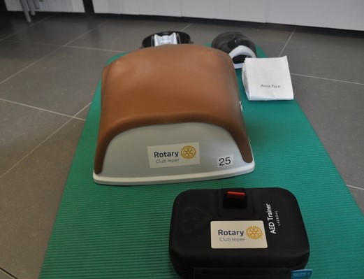 RotaryD1620's tweet photo. A heart for Ypres. Rotary Club Ypres supports CPR training in local schools. CPR manikins and training sessions for teachers.
More on https://t.co/zyvvzyQFn0
#rotary #serviceaboveself #peopleofaction #proudrotarian #rotary #rotarybelgium #rotaryinternational #ieper https://t.co/RMwz53oAvw