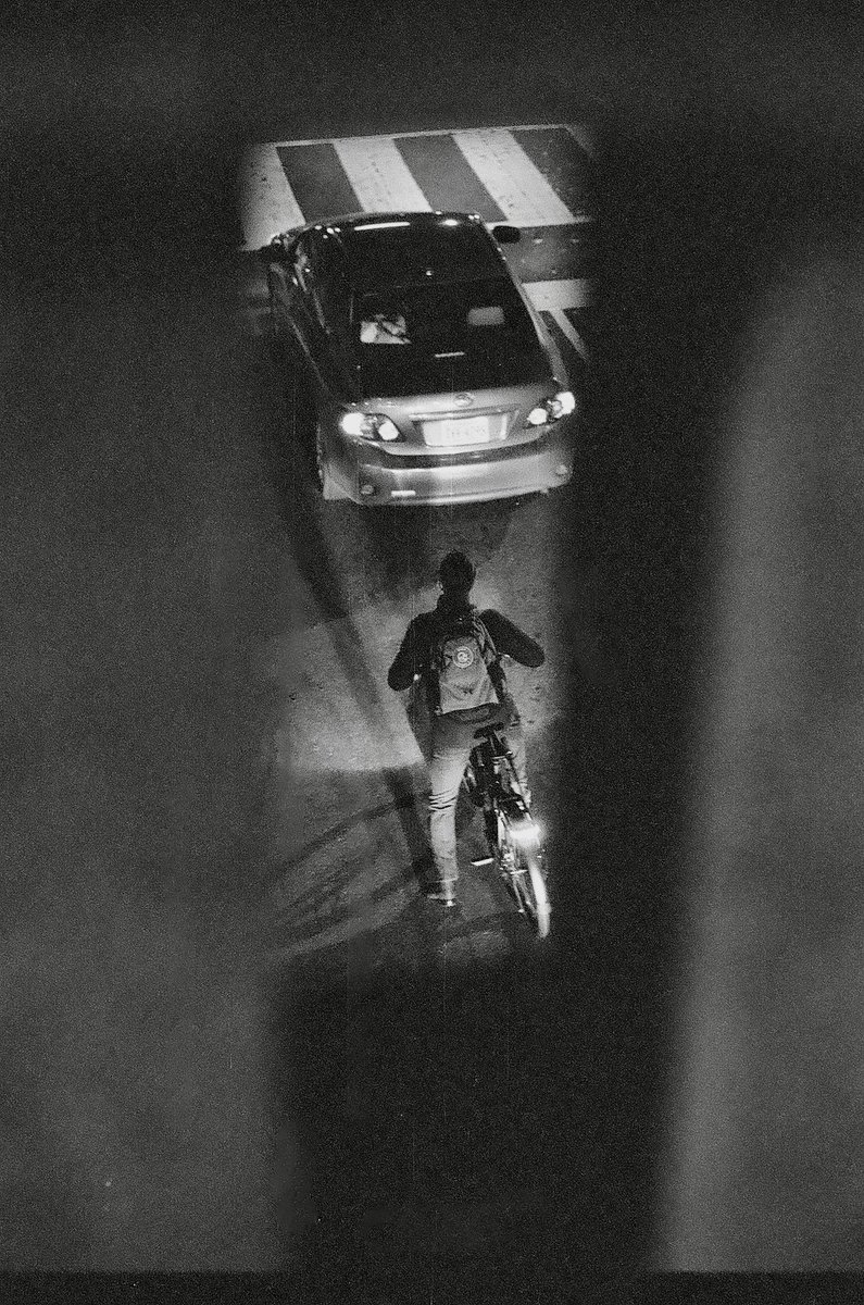 DB_sarcastico's tweet photo. “Follow,” Fredericksburg, VA.
📸 #NikonF3
🎞️ #KodakTmax400 @ 6400
#streetphotography #candidphotography #blackandwhitephotography #Monochrome #filmgrain #35mm #shootmorefilm #believeinfilm #nightphotography #pushprocess
#FredericksburgVA #photographlife https://t.co/cEhnbA7VWk