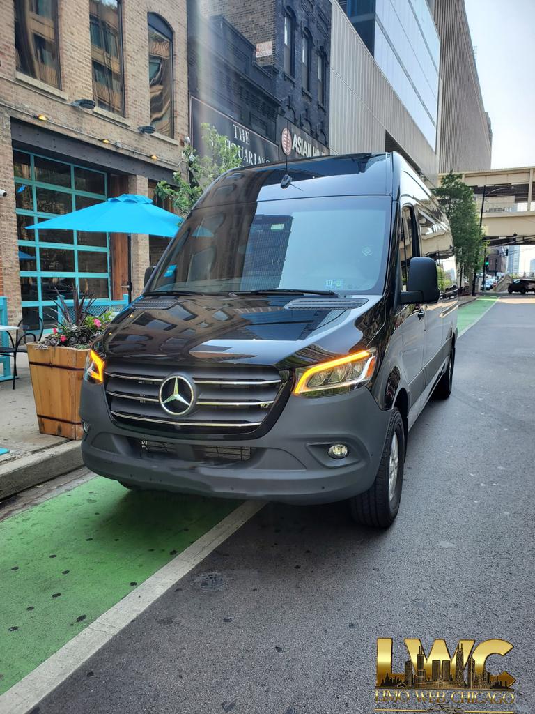 LimoWebChicago1's tweet image. In the bustling urban landscape of Chicago, where time is of the essence, businesses and individuals alike are turning to Sprinter Van Service for their transportation needs. Read more: limowebchicago.com/how-does-sprin…

#thebestlimoserviceinChicago
#Limoservicenearme
#transportationVan