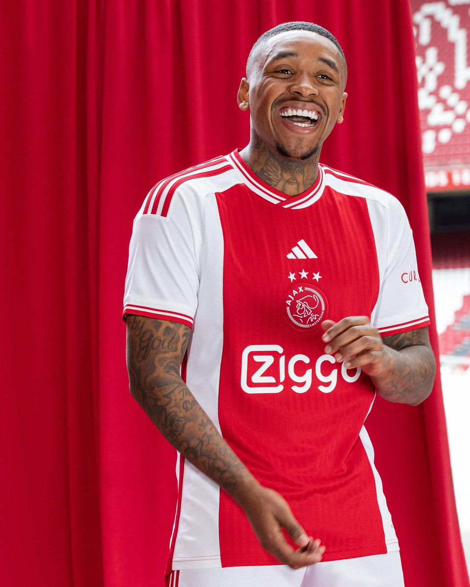 _PointDePenalty's tweet photo. La promo de bz sur le maillot domicile de l'Ajax qui passe de 100€ à 36€ sur KitBag !! 🍓

Lien : https://t.co/Zqfrws36Lj https://t.co/0jFaYoMPLf