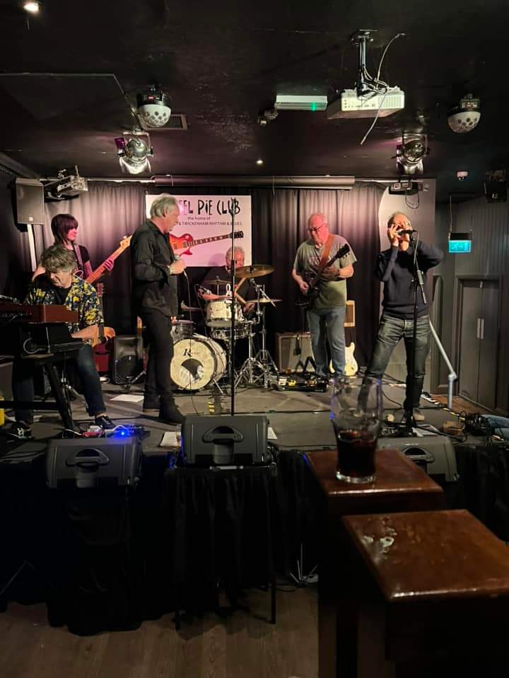 BluesClubBand's tweet photo. From Martin Chittock , Eel Pie Club , yesterday https://t.co/TF1AxYpqjQ