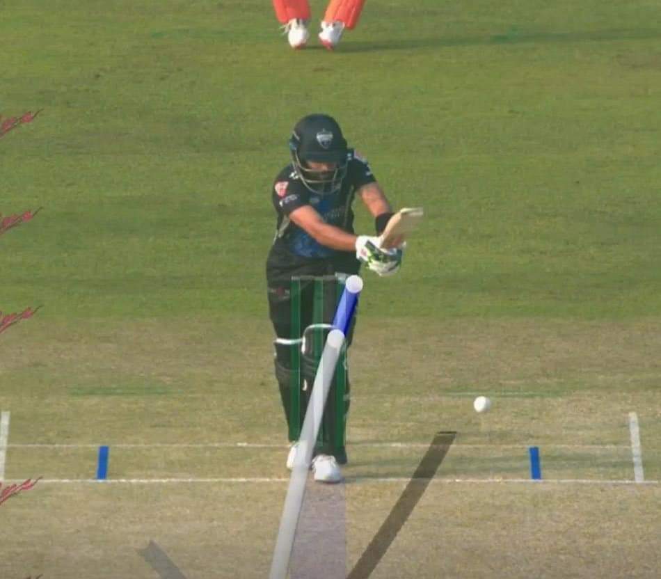 naqvi601's tweet photo. After getting dismissed by Muhammad Wasim in today's match, Babar Azam be like...

ہمیں اپنوں نے لوٹا، غیروں میں کہاں دم تھا 💔
#BabarAzam𓃵 #BPL2024 https://t.co/A8uAOeBMty