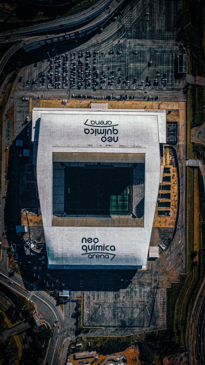 futebol_info's tweet photo. Justiça de SP dá prazo de 3 dias para Corinthians pagar dívida de R$ 320 mil a advogados por acordo com a Caixa.

Os advogados defenderam o clube em uma cobrança de mais de R$ 530 milhões da Caixa contra a Arena Itaquera.

Segundo os advogados, eles deveriam receber do Timão honorários fixos de R$ 140 mil, além de R$ 200 mil caso houvesse um acordo com a Caixa. O acordo foi anunciado às vésperas da eleição presidencial do Corinthians, no fim do ano passado, mas os advogados não receberam o pagamento. A gestão antiga do clube foi derrotada.

Agora, o valor aumentou por conta de juros e correção.

🗞 @UOLEsporte
📸 Bruno Granja/Ag. Corinthians