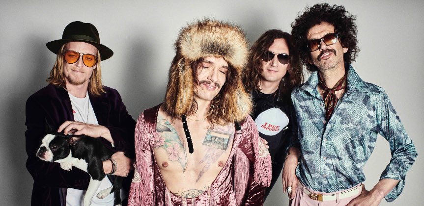 My guest @_theriverside on Monday is @simon_emmett for a screening of his film WELCOME TO THE DARKNESS about the Lowestoft rock band @thedarkness theriverside.co.uk/programmes/wel… Supported by @oldjet @DecoySound @whizzywallop @StephenFoz #SundownersDJs #StoddartMusic
