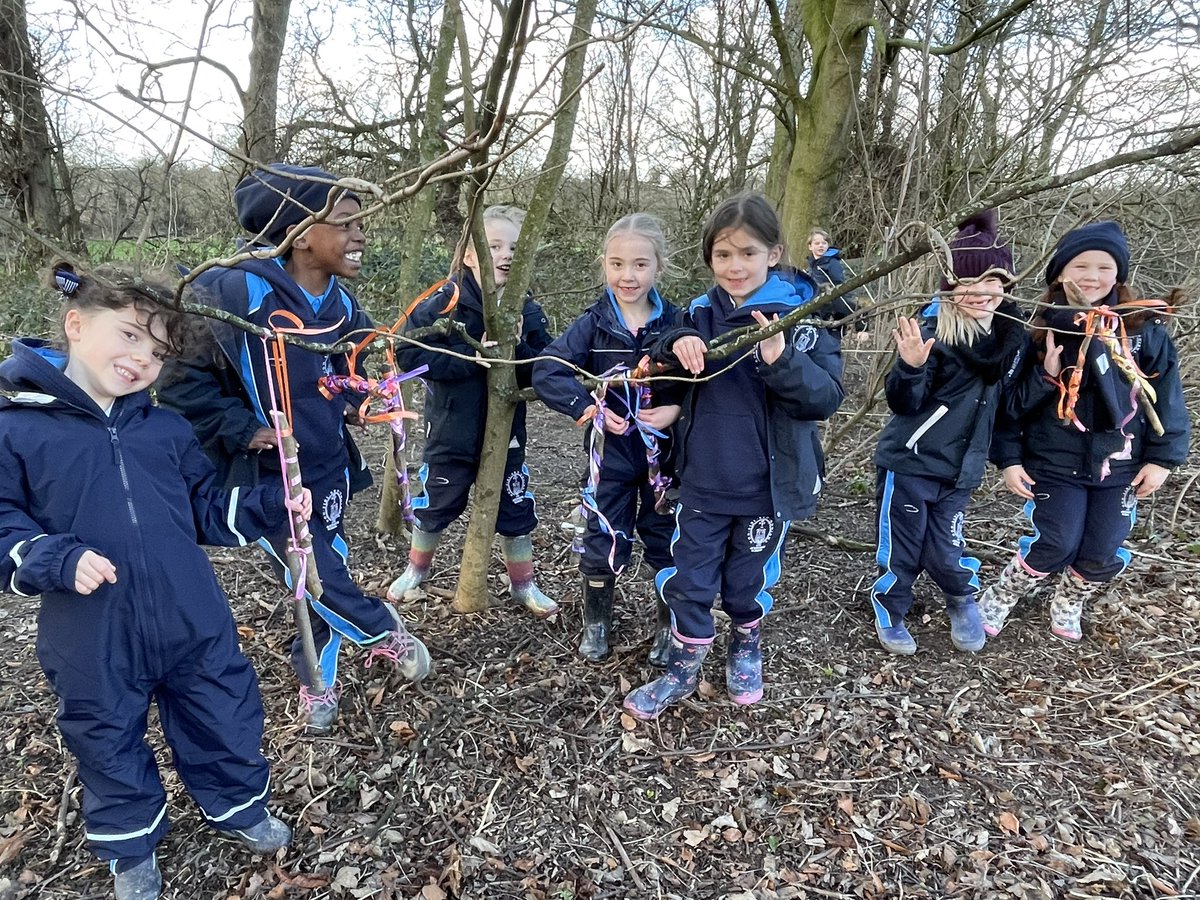 CHouse1779's tweet image. Year 1 and 2 Forest School have been using loppers and learning to tie knots. #learningthroughnature #UKForestSchool @BritishBoarding