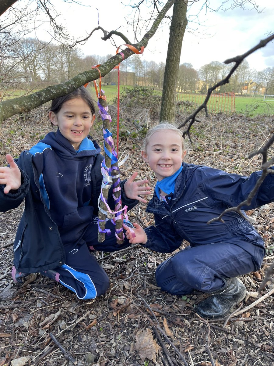 CHouse1779's tweet image. Year 1 and 2 Forest School have been using loppers and learning to tie knots. #learningthroughnature #UKForestSchool @BritishBoarding