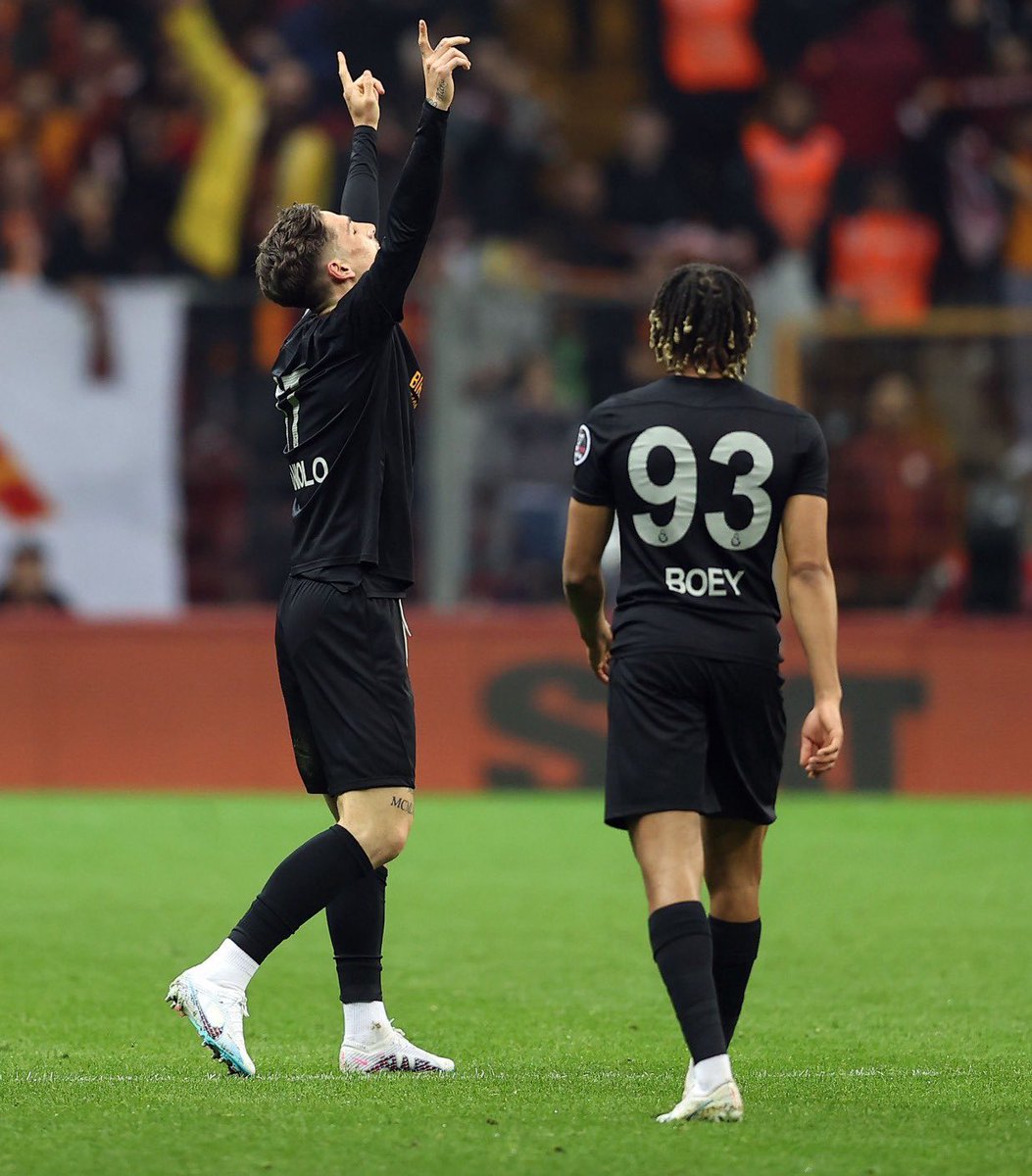 BaIkolik's tweet photo. Turkiye superlig tarihin en pahali 2 futbolcusu Galatasaraydan. https://t.co/7CbmqG7OKX