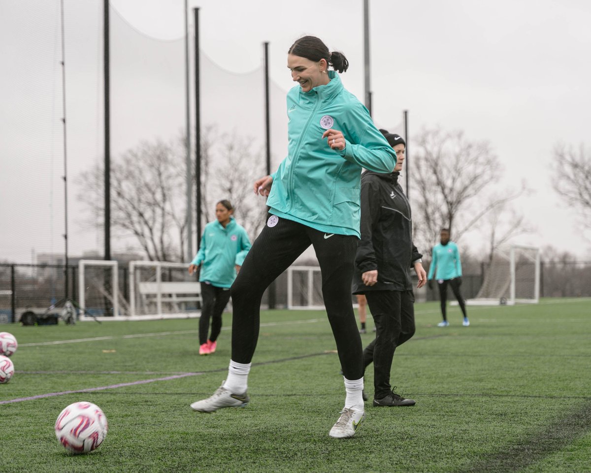 RacingLouFC's tweet photo. Hey @taylorkornieck 👋 https://t.co/48Qi5b9D4B