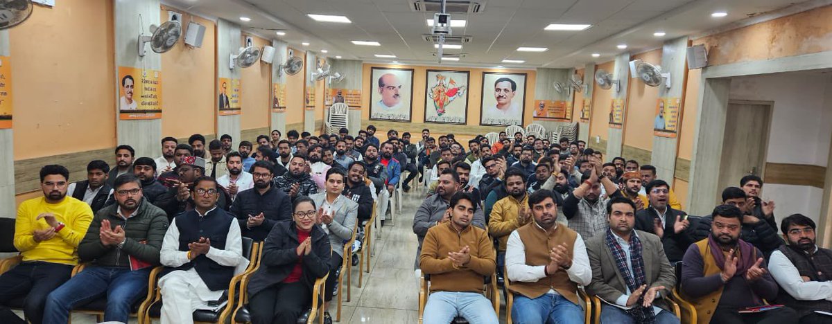 SagarTyagiBJP's tweet image. आज प्रदेश कार्यालय में 25 जनवरी को हुए नव मतदाता सम्मेलन  की समीक्षा बैठक करी। बैठक में प्रदेश युवा मोर्चा सह प्रभारी बड़े भाई @SumeetSethBJP जी उपस्थित रहे। 
#NaMoNavMatData 
#NaMoNavMatdataSammelan